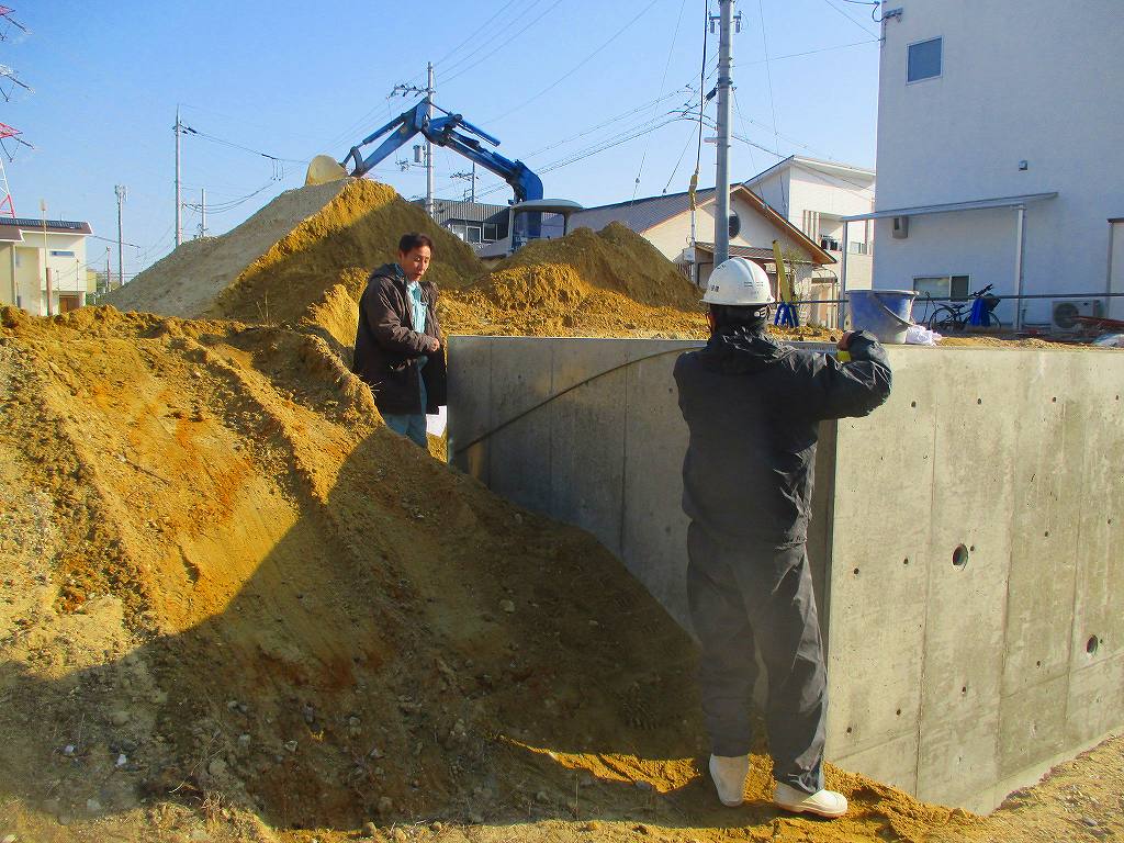 擁壁工事の土の掘り方 枚方で注文住宅 オーダーメイドの家を建てる工務店の森田建設