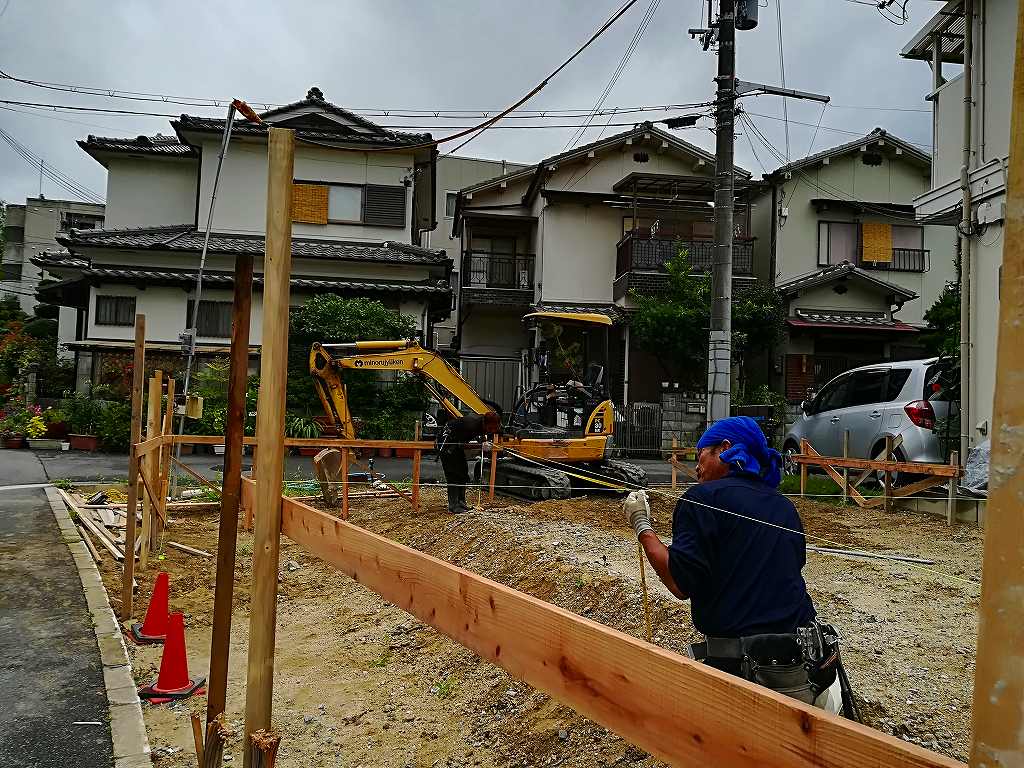 枚方市藤阪東町4丁目の家の基礎工事遣り方