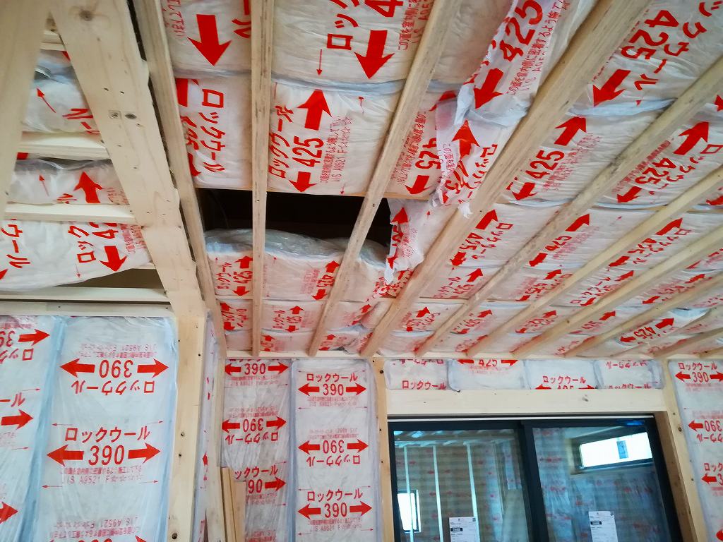 ロックウール断熱材工事 枚方で注文住宅 オーダーメイドの家を建てる工務店の森田建設