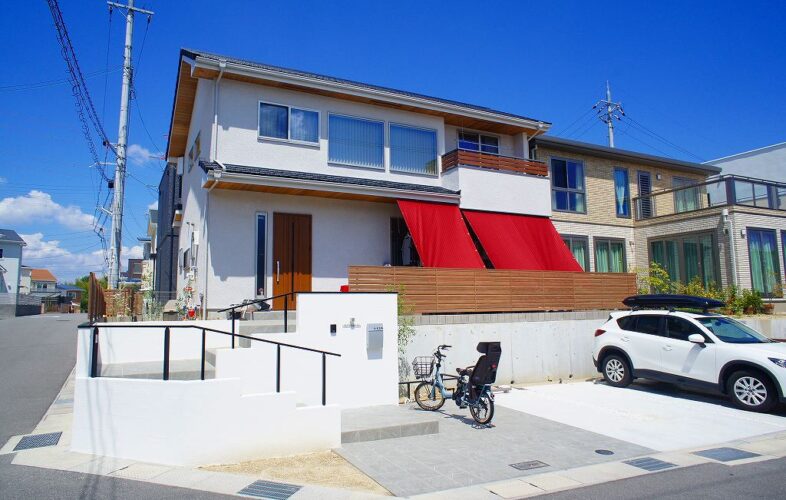 自然光をたっぷり取り入れる爽やかな住まい